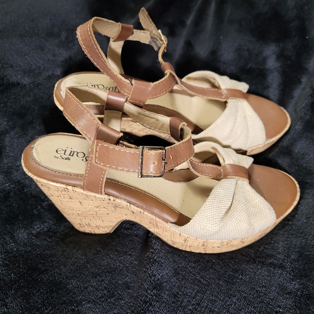 ✨️3/$25✨️ Women's Tan and Brown Wedge-like Platform Sandals - Picture 8 of 16
